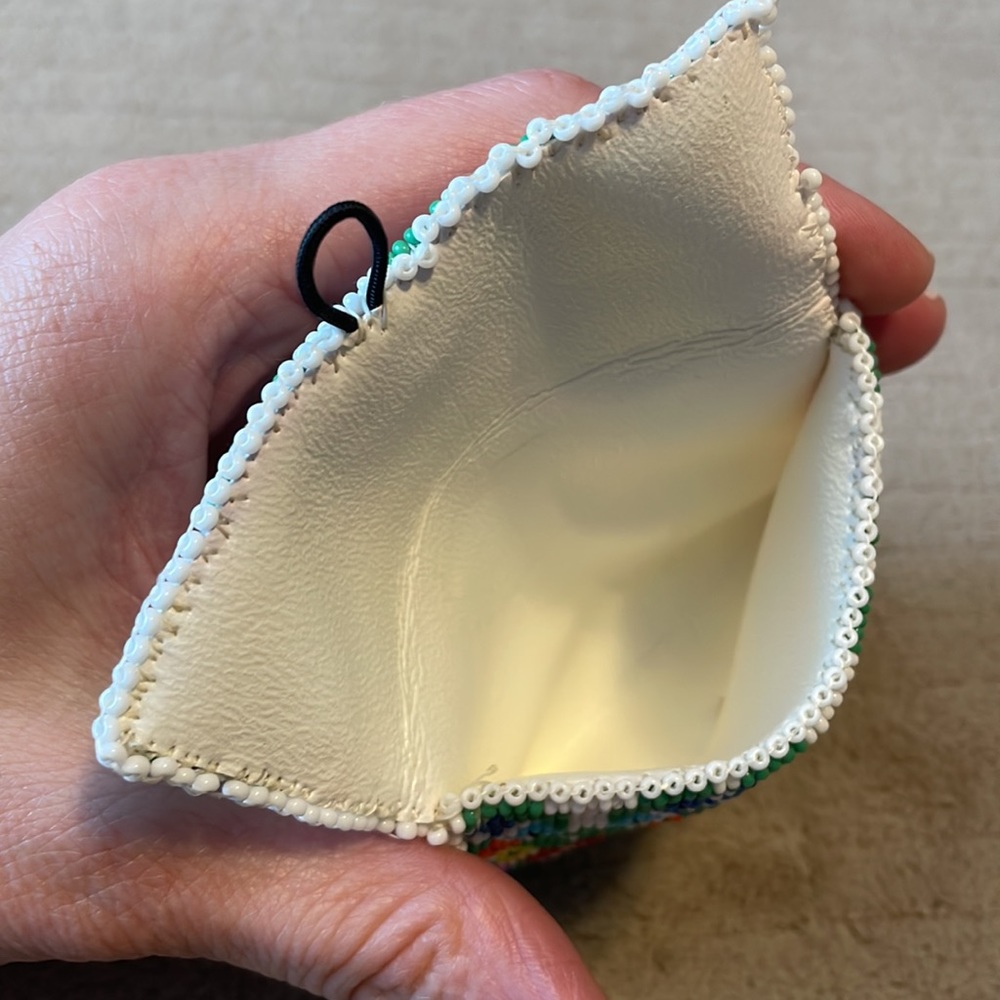 Hand beaded white leather coin/trinket wallet. Never used, beautiful artwork. - Picture 4 of 5